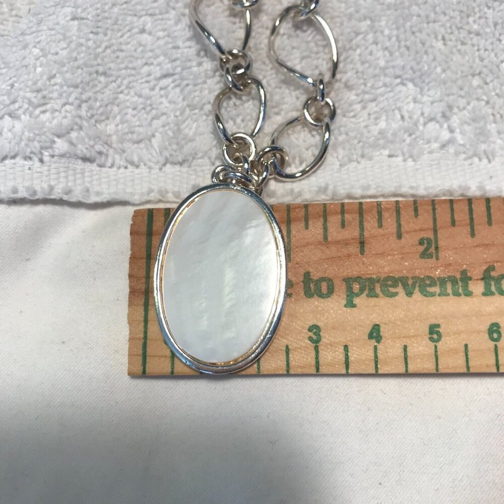 Avon 2005 Mother of Pearl Disk Necklace and Earring Giftset - Picture 6 of 12